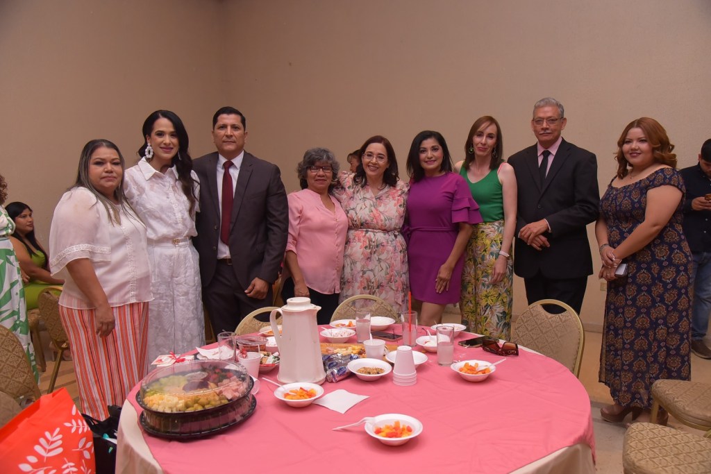 FESTEJA AYUNTAMIENTO A MÁS DE 800 MADRES TRABAJADORAS EN SU&nbsp;DÍA