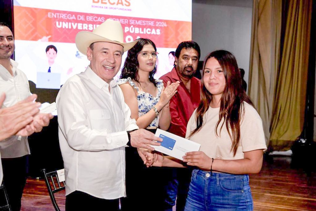 Beneficia Gobernador Durazo a navojoenses con entrega de becas y acciones de&nbsp;salud