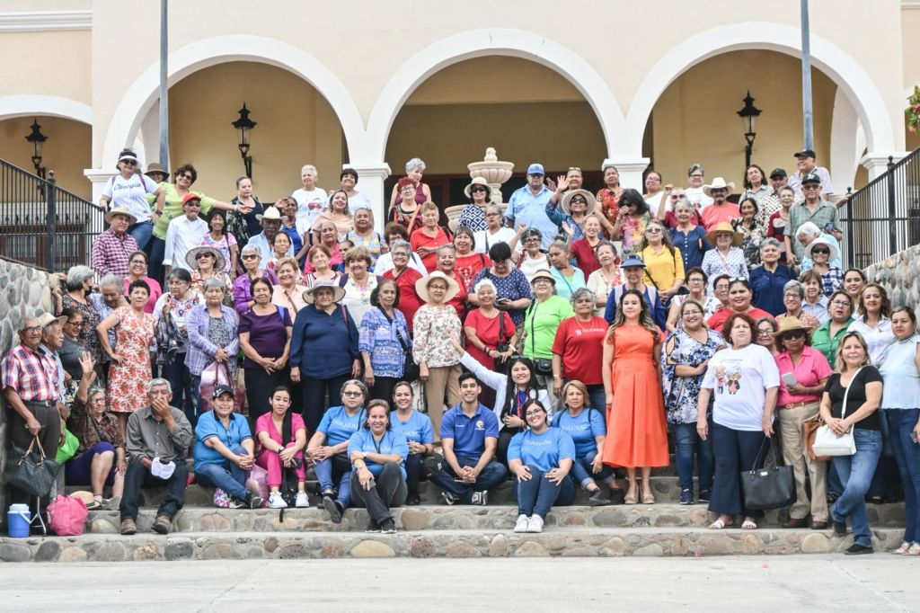 VISITAN PUEBLO MÁGICO DE ÁLAMOS ABUELAS Y ABUELOS DE INAPAM&nbsp;CAJEME
