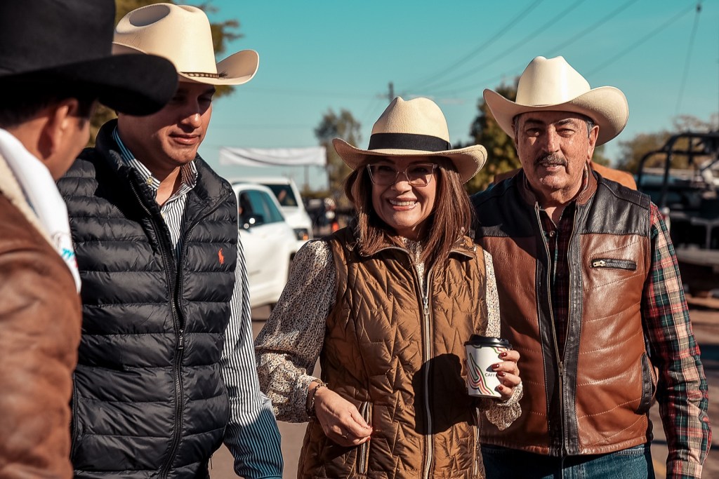 ACOMPAÑA JAVIER LAMARQUE ARRANQUE DEL 15 ANIVERSARIO DE LA CABALGATA CON AROMA DE MUJER EN EL CAMP0&nbsp;30