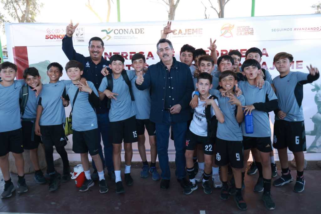 ENTREGA JAVIER LAMARQUE UNIFORMES A MÁS DE 800 ATLETAS DE CAJEME PARA LOS JUEGOS NACIONALES CONADE&nbsp;2025