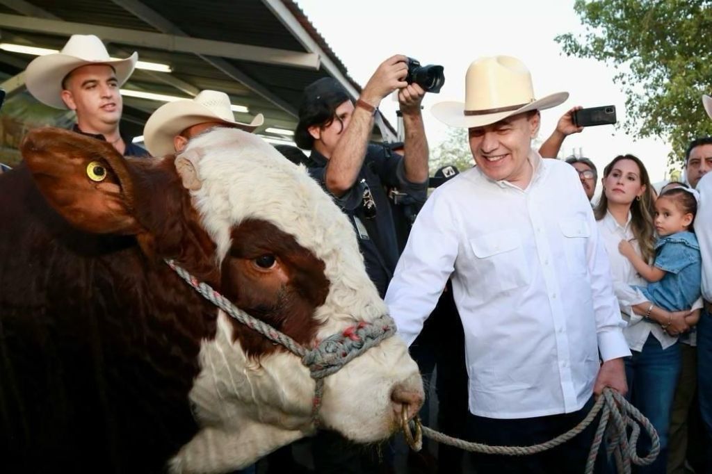 Gobernador Durazo reactiva exportación de ganado sonorense con cruce de más de 3 mil cabezas a Estados Unidos