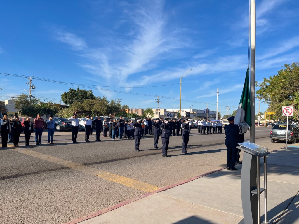 PARTICIPAN ESTUDIANTES DE SECUNDARIA GENERAL 5 EN CEREMONIA CÍVICA DE SSPM DE&nbsp;CAJEME