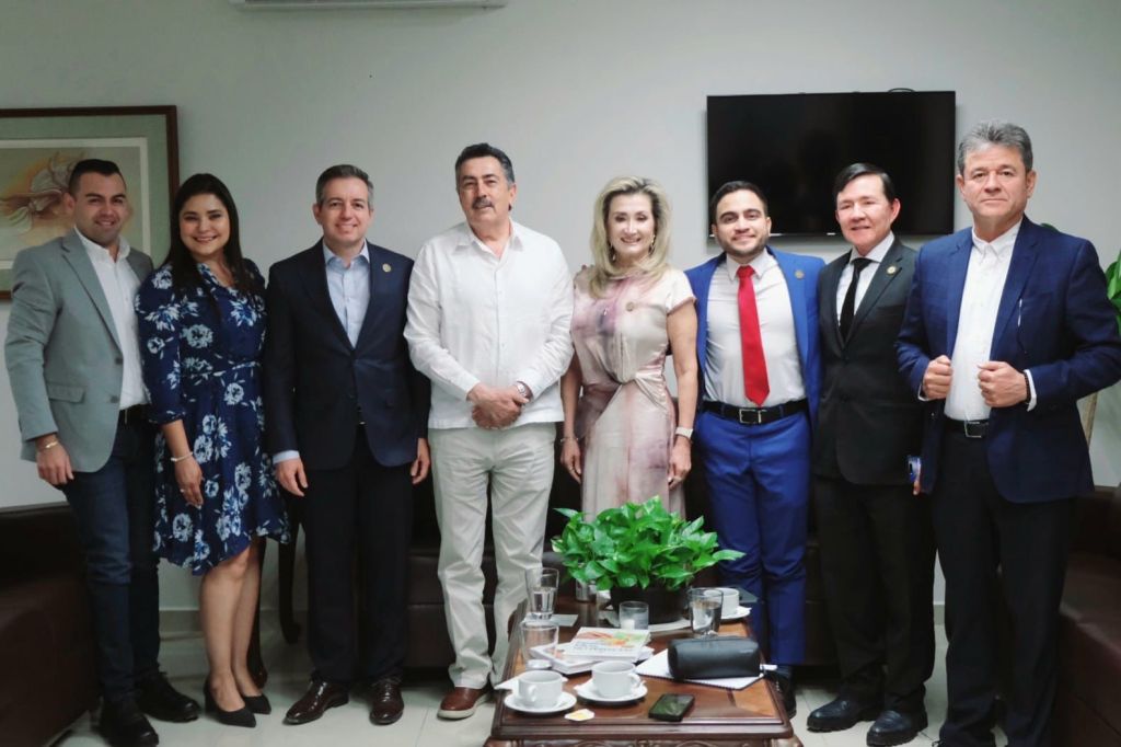 SE REÚNE JAVIER LAMARQUE CON INTEGRANTES DE LA COMISIÓN DE HACIENDA Y EL PRESIDENTE DEL CONGRESO DEL ESTADO DE SONORA