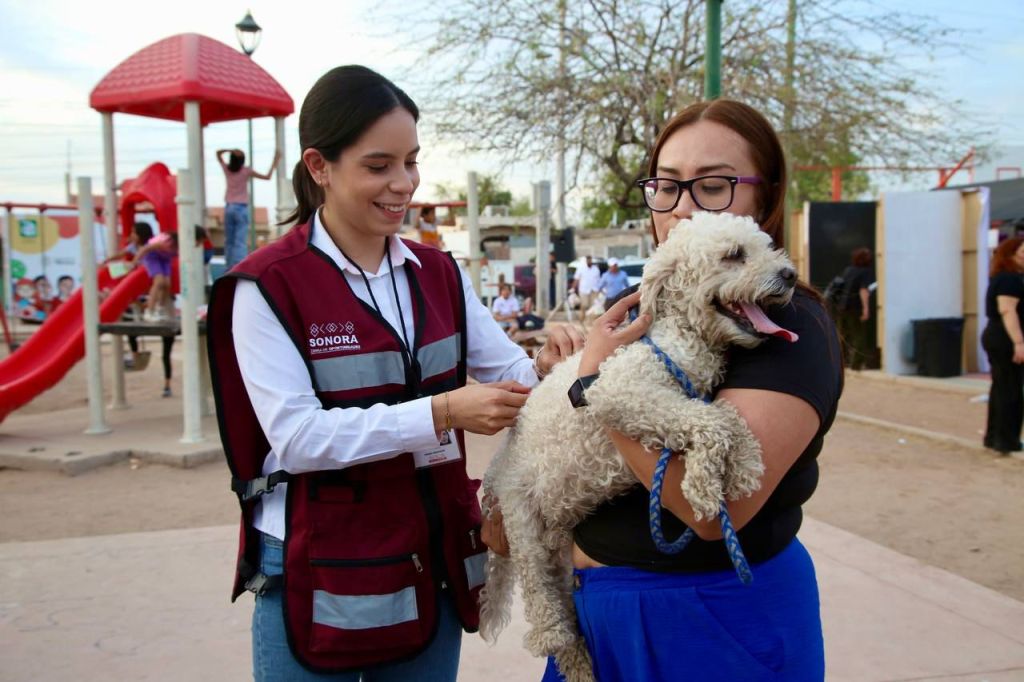 Gobernador Durazo beneficia a vecinos de la colonia Fonhapo con servicios gratuitos en la feria “Sonora&nbsp;Atiende”
