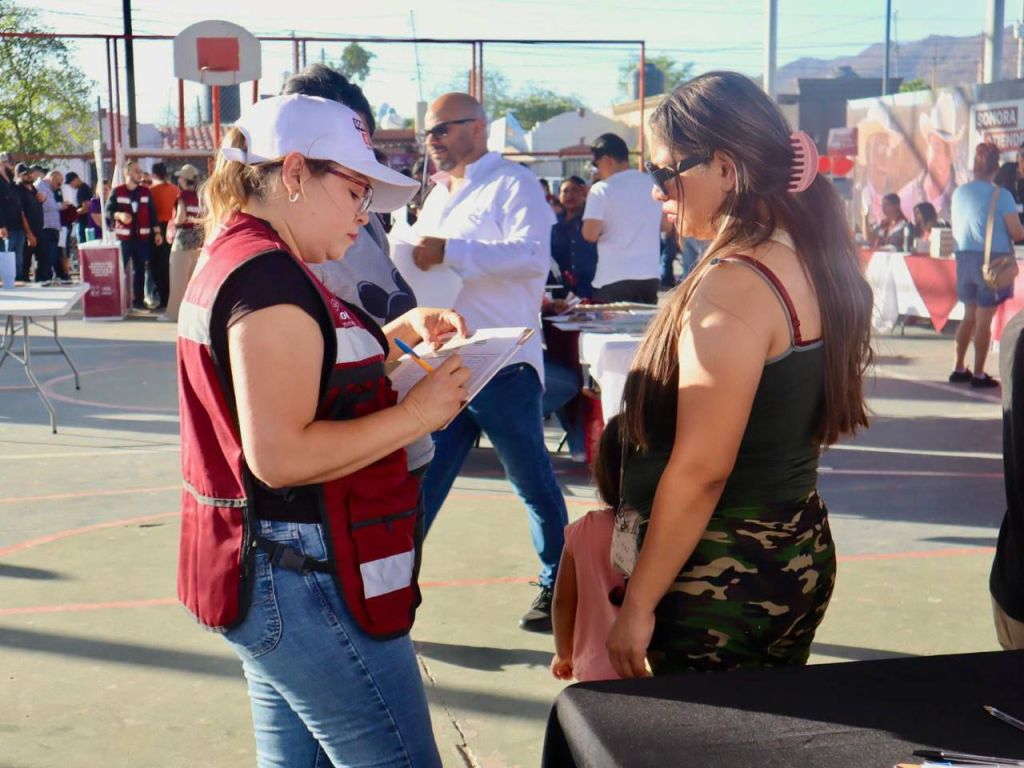 Gobernador Durazo cumple a familias de la colonia La Caridad con servicios gratuitos de “Sonora&nbsp;Atiende»