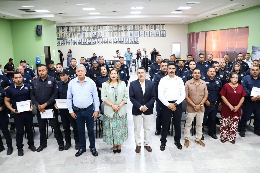 RECONOCE LAMARQUE A POLICÍAS DE CAJEME QUE CULMINARON CON ÉXITO CURSO SOBRE “ALERTA DE&nbsp;GÉNERO”