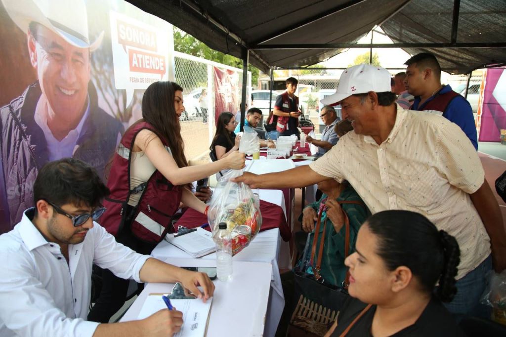 Gobernador Durazo lleva trámites y servicios gratuitos de la jornada “Sonora Atiende” a la colonia&nbsp;Sonacer