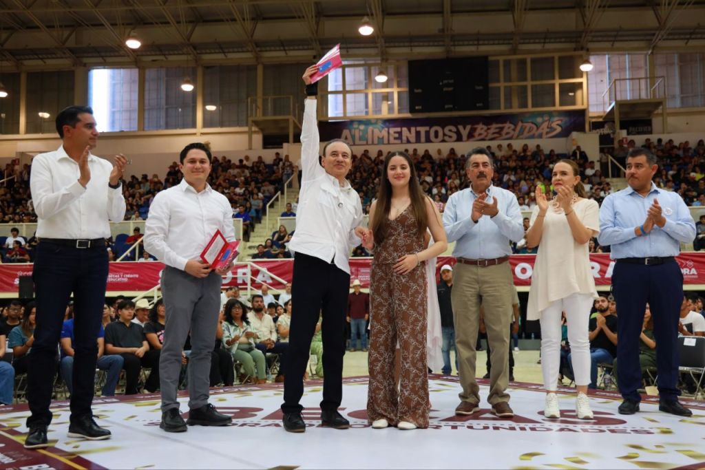 Gobernador Durazo beneficia a más de cinco mil estudiantes cajemenses con Becas Sonora de&nbsp;Oportunidades