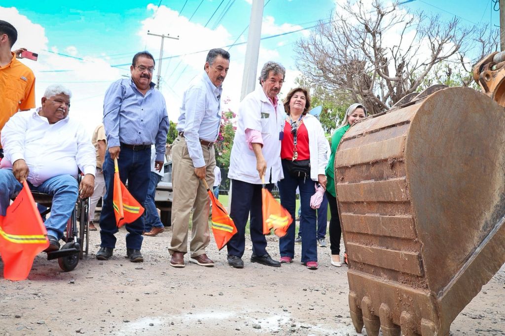 CONTINÚA JAVIER LAMARQUE CON MÁS OBRAS PARA EL BIENESTAR SOCIAL, DA BANDERAZO A PAVIMENTACIÓN, REHABILITACIÓN DE RED HIDROSANITARIA Y CONSTRUCCIÓN DE&nbsp;CRUCEROS