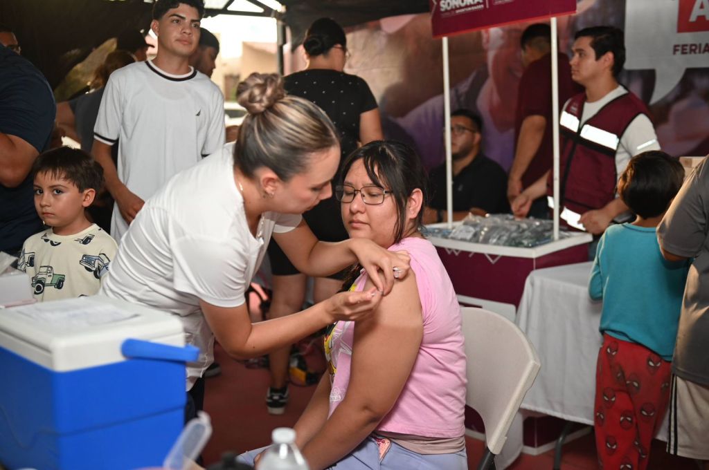 Gobernador Durazo lleva jornadas de servicios gratuitos a la colonia Romanza con “Sonora Atiende”