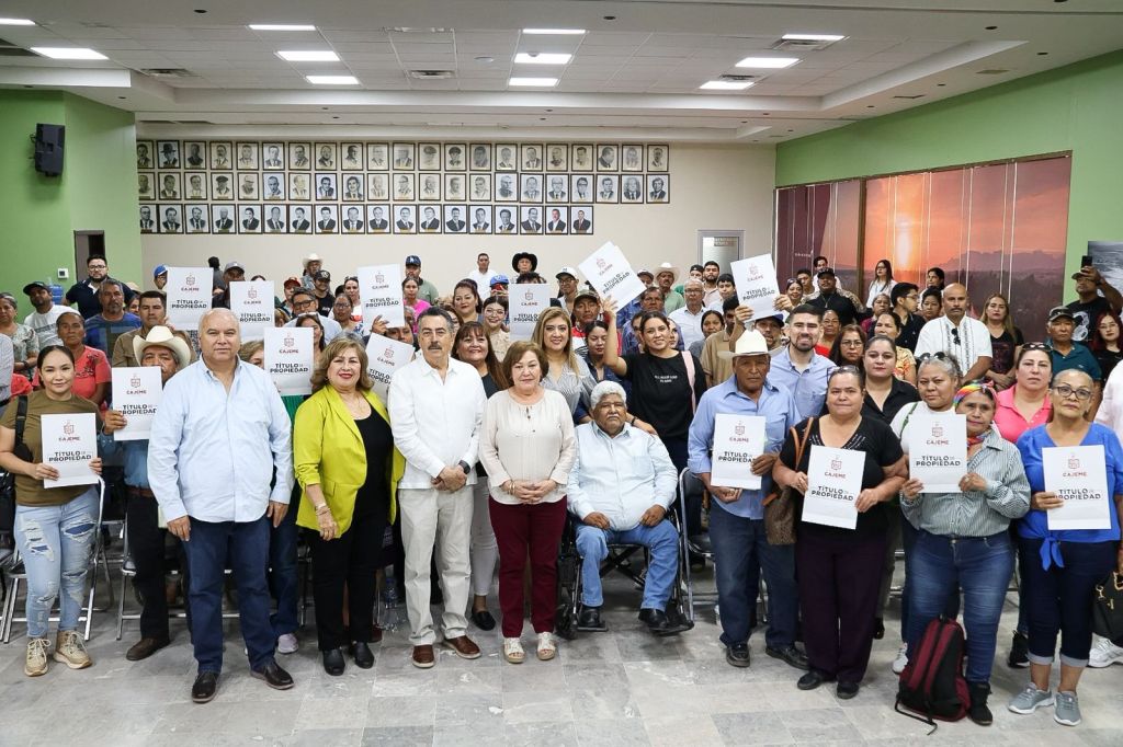 JAVIER LAMARQUE HACE ENTREGA DE 120 ESCRITURAS A FAMILIAS DE&nbsp;CAJEME