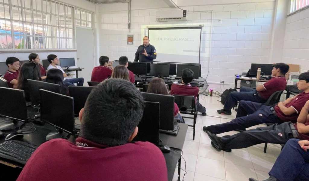 BRINDA PROGRAMAS PREVENTIVOS DE LA SSPM PLÁTICA SOBRE LA PREVENCIÓN DE DROGAS A ESTUDIANTES DE&nbsp;PREPARATORIA