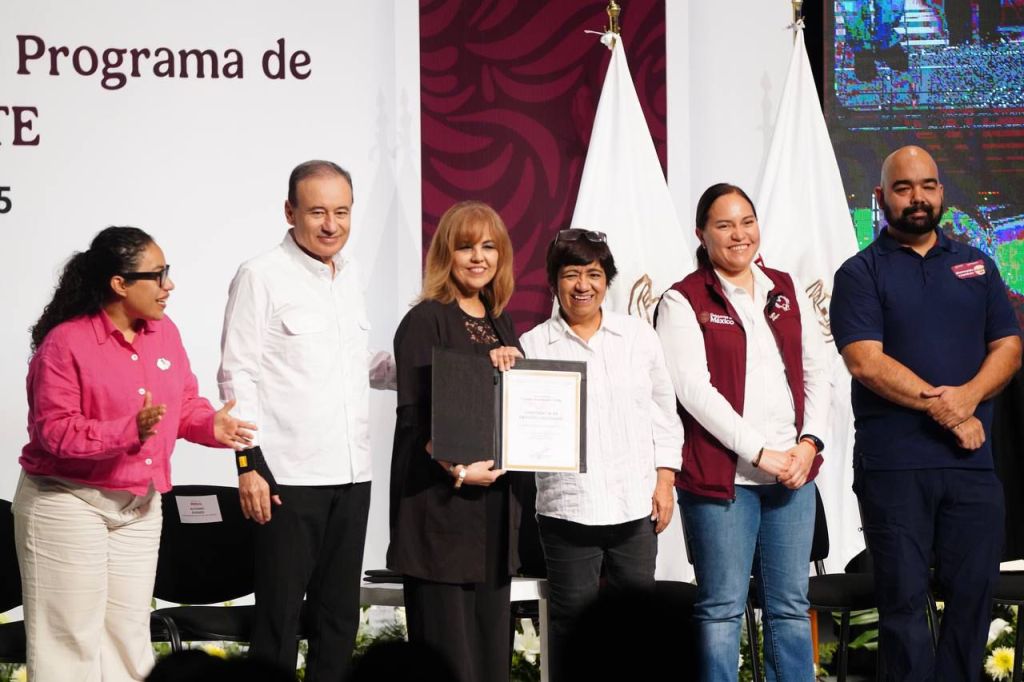 Gobernador Durazo y Sedatu garantizan certeza jurídica a familias con entrega de 300 escrituras del&nbsp;Fovissste