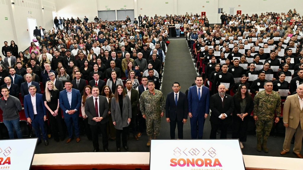 Reconoce Gobernador a Nuevos Elementos de&nbsp;Seguridad
