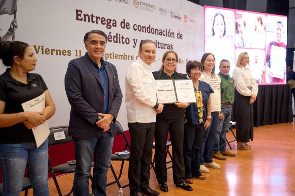 Durazo y Sedatu aseguran el patrimonio de familias sonorenses con entrega de escrituras y créditos liquidados
